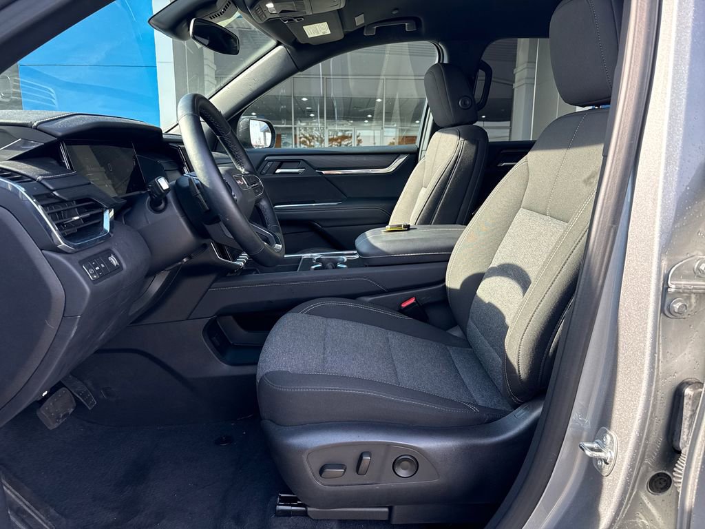 Used 2025 GMC Acadia Elevation image 9