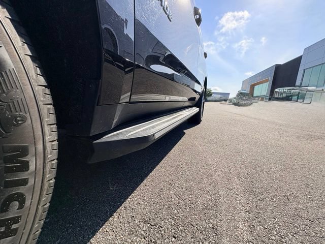 Used 2025 Chevrolet Tahoe LT AWD/4WD image 16