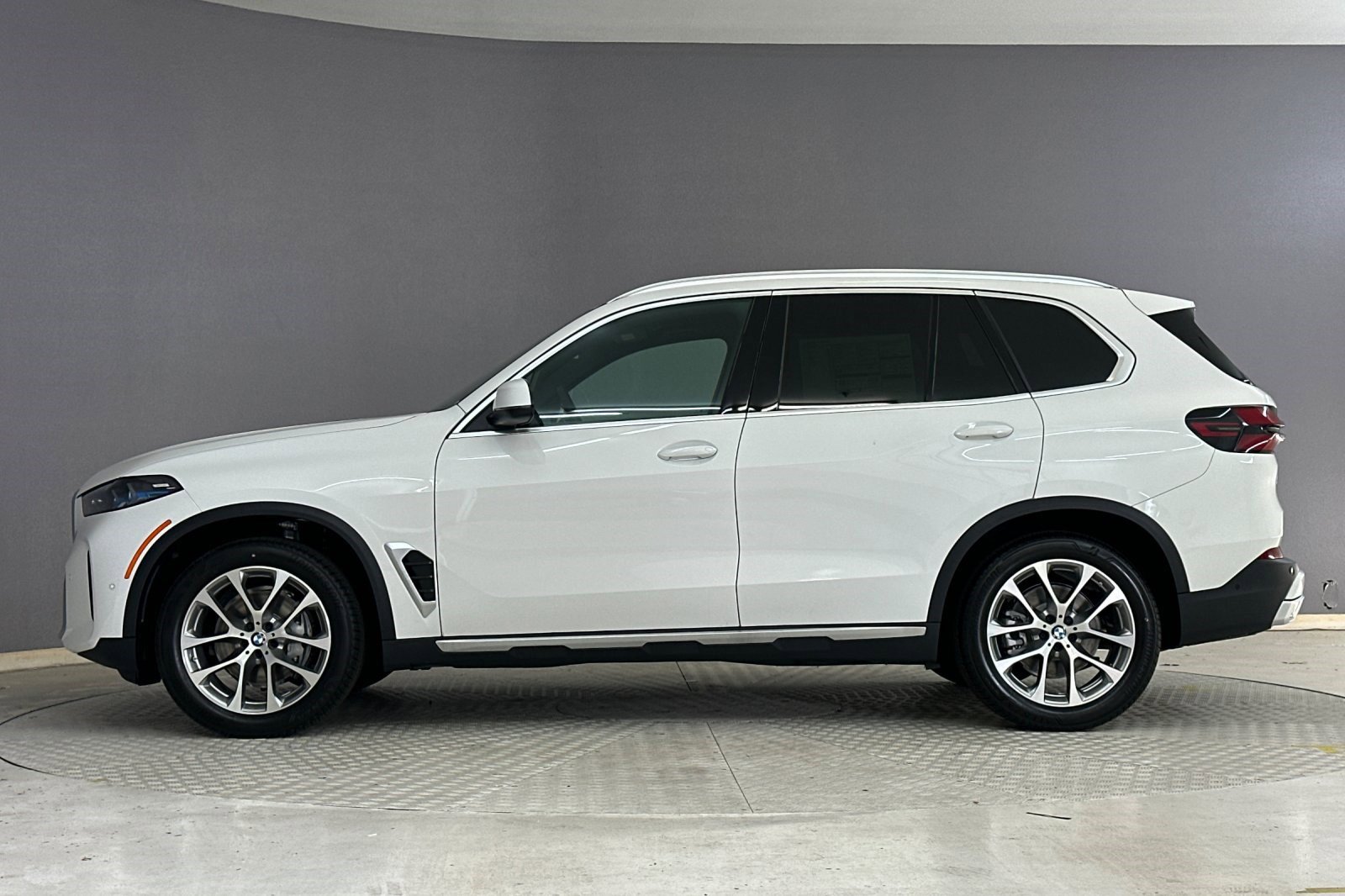 Used 2026 BMW X5 sDrive40i image 2