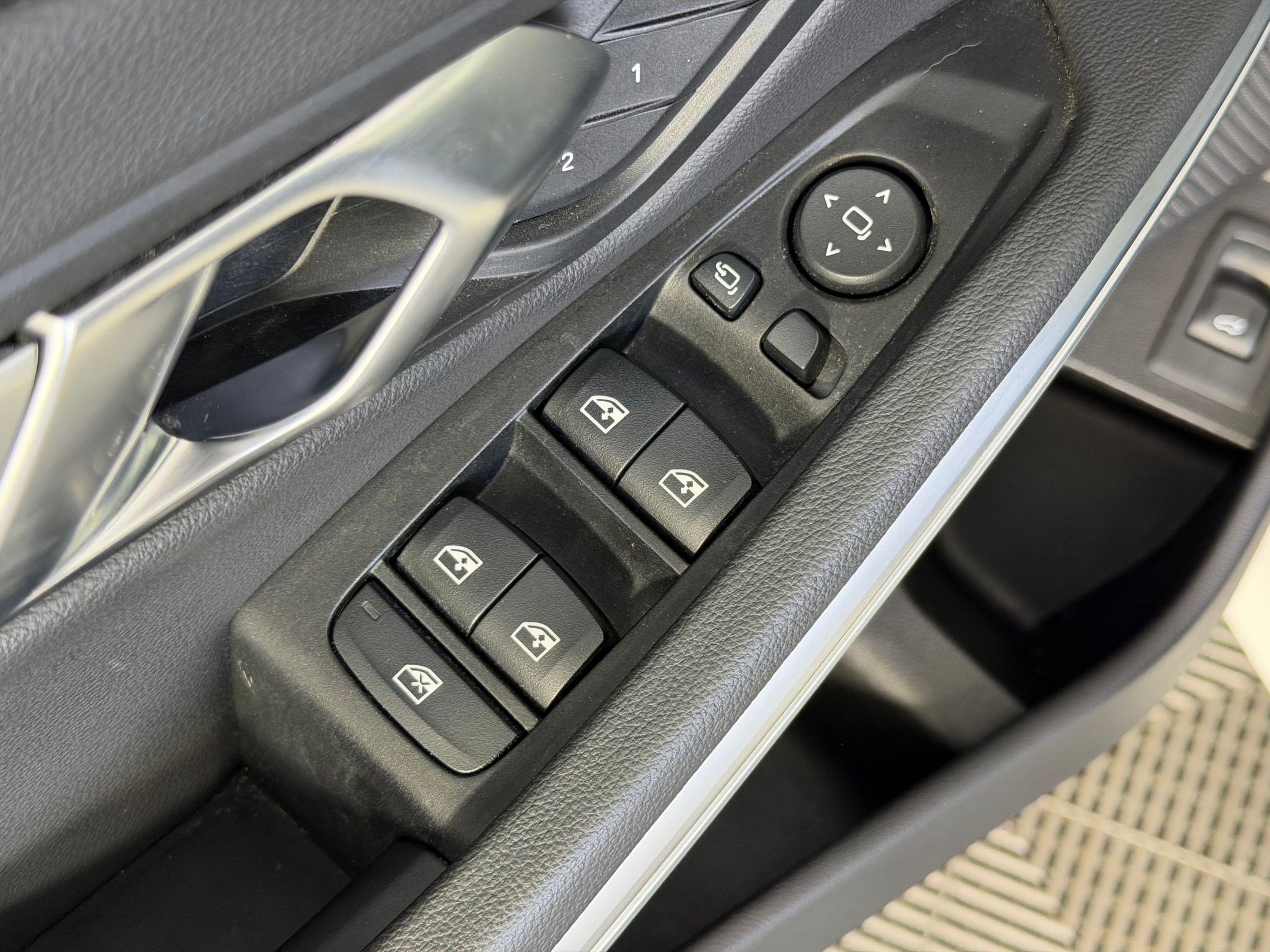 Used 2019 BMW 330i Sedan w/ Convenience Package image 24