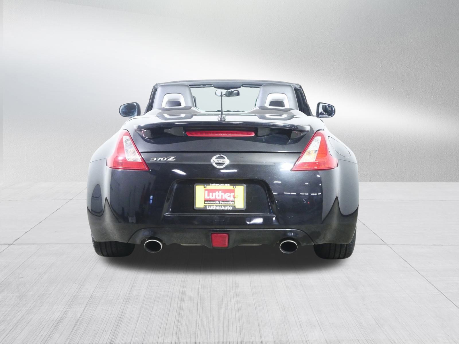 Used 2014 Nissan 370Z Roadster image 6