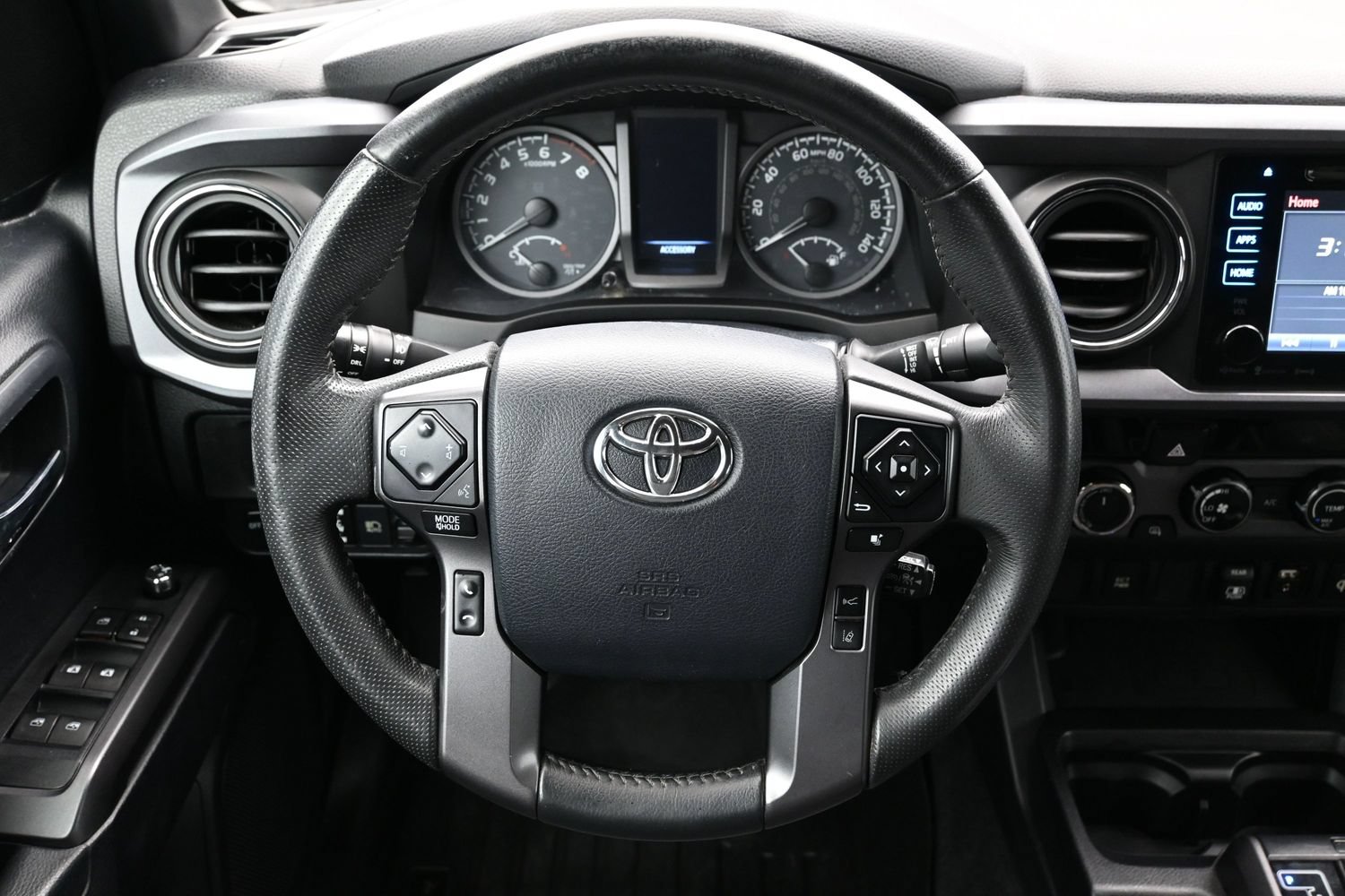 Used 2018 Toyota Tacoma TRD Off-Road AWD/4WD image 15