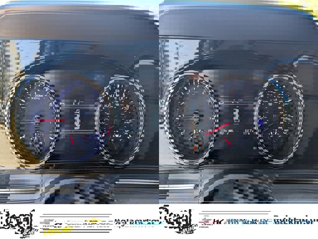 Used 2023 Kia Carnival EX image 31