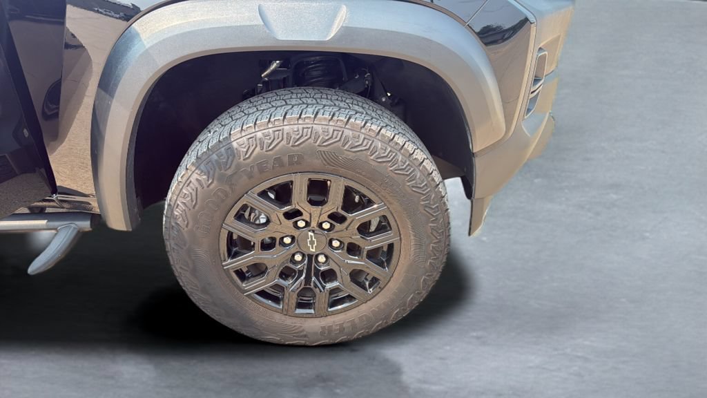 Used 2024 Chevrolet Colorado Trail Boss w/ Technology Package AWD/4WD image 19