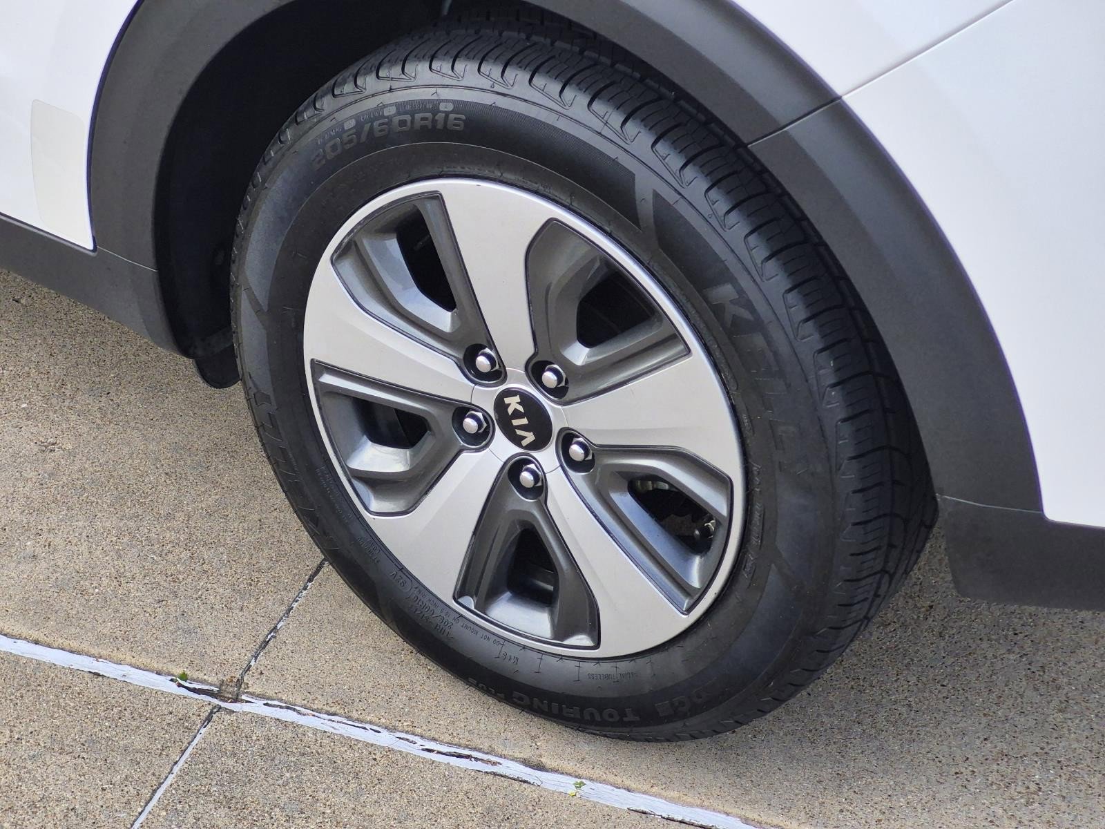Used 2021 Kia Niro LX image 8