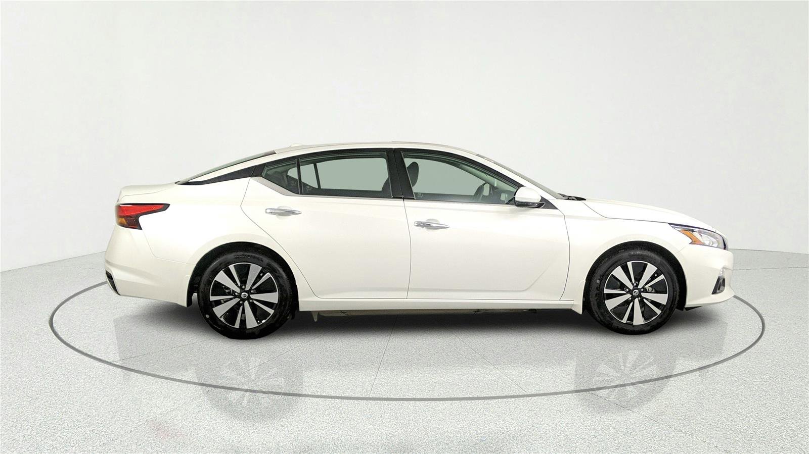 Used 2021 Nissan Altima 2.5 SL FWD image 2