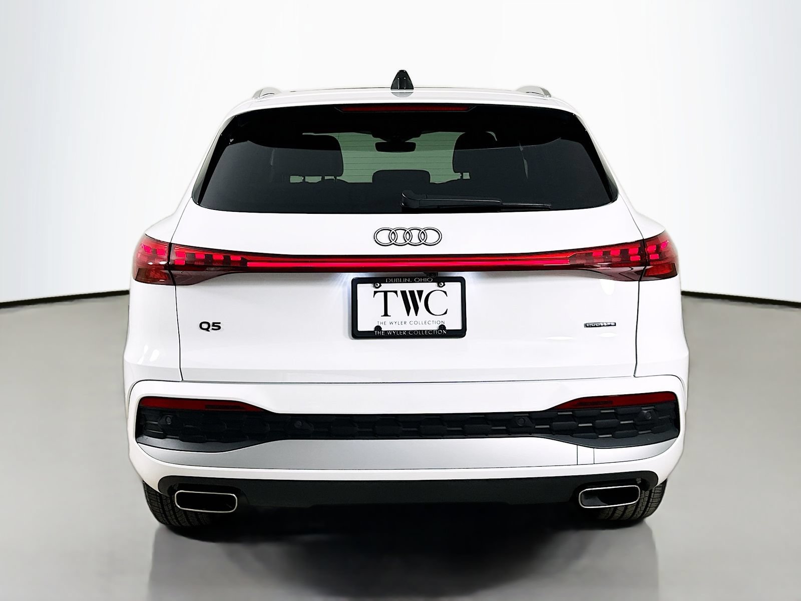 Used 2025 Audi Q5 Premium w/ Convenience Package AWD/4WD image 6