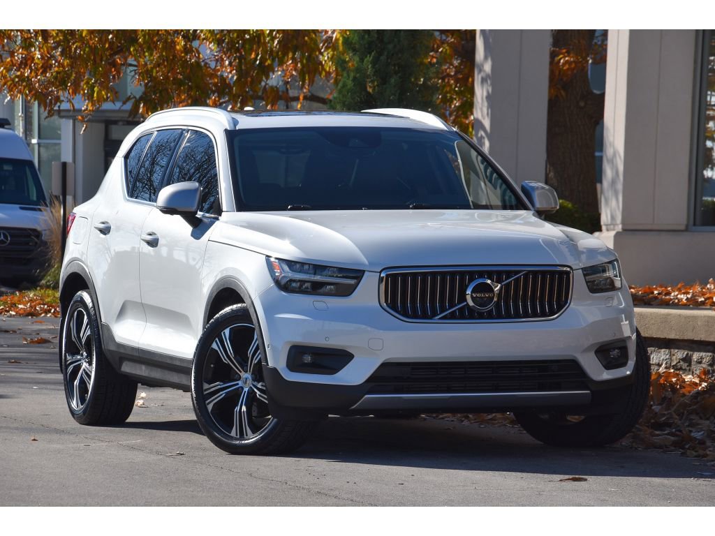 Used 2022 Volvo XC40 T5 Inscription w/ Advanced Package