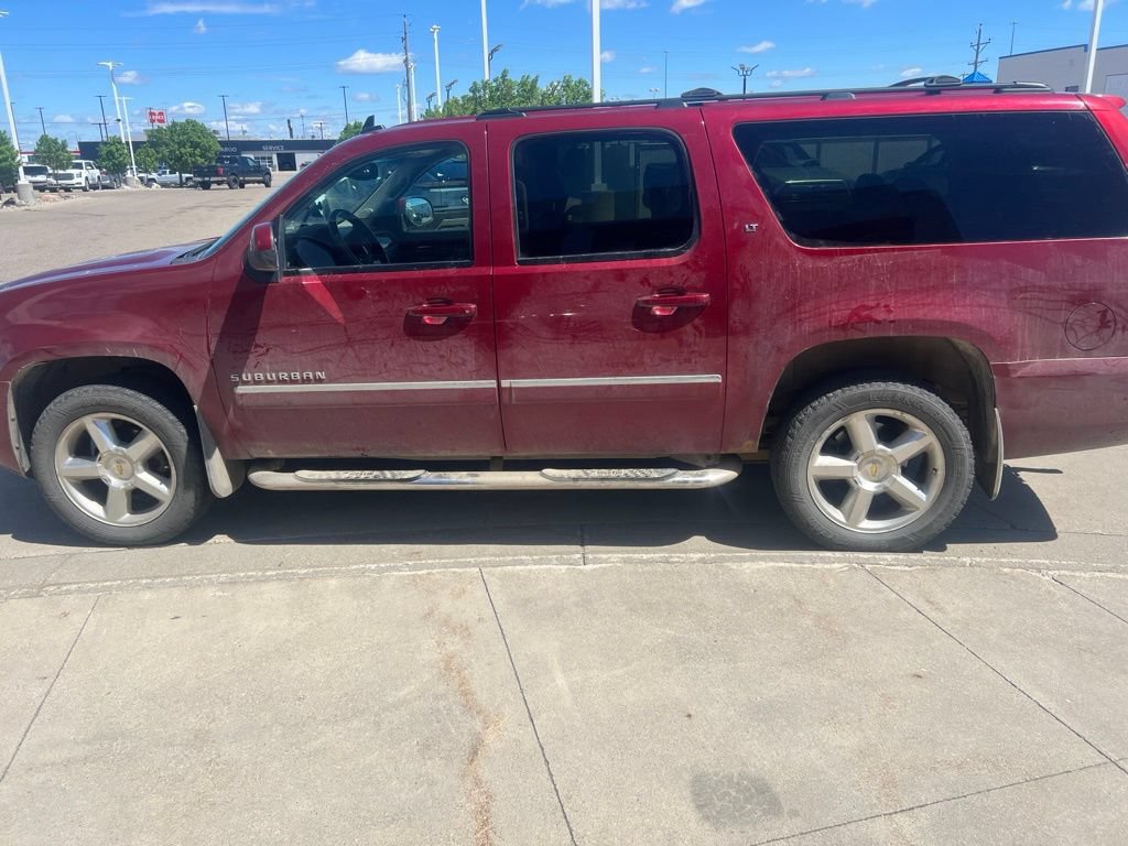 Used 2011 Chevrolet Suburban LT w/ Luxury Package AWD/4WD image 7
