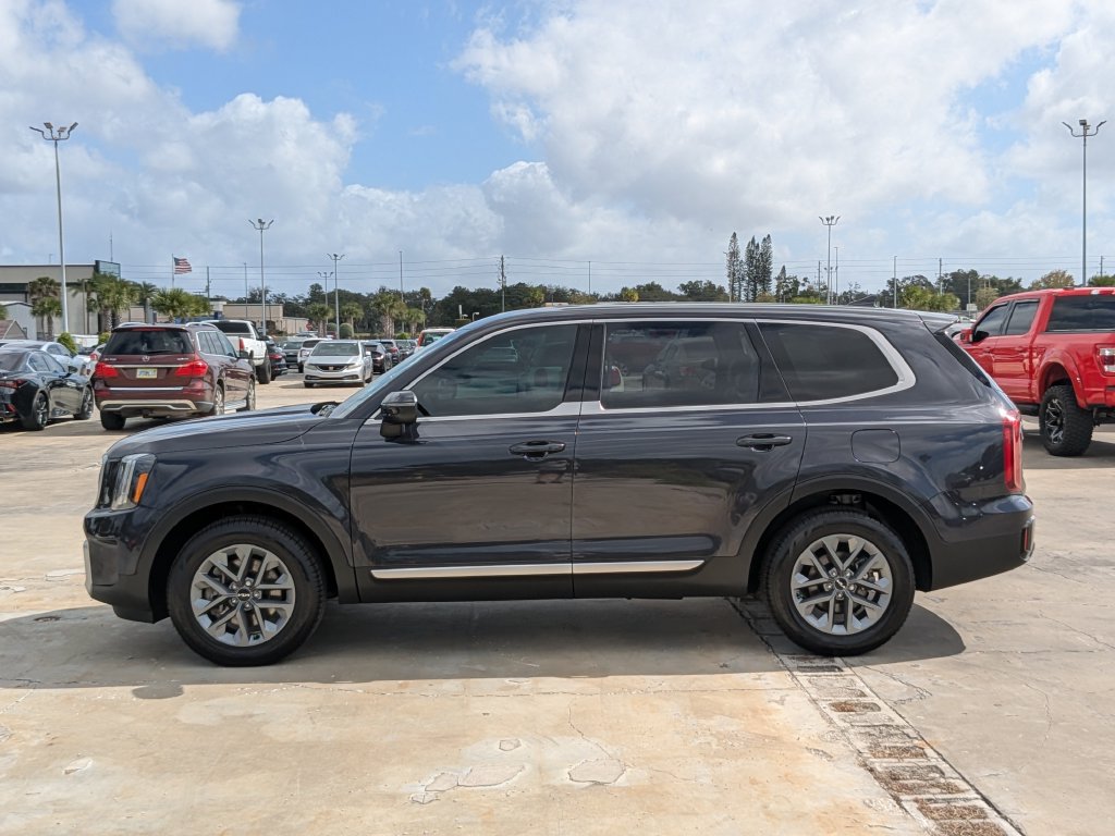 Certified 2025 Kia Telluride LX FWD image 6