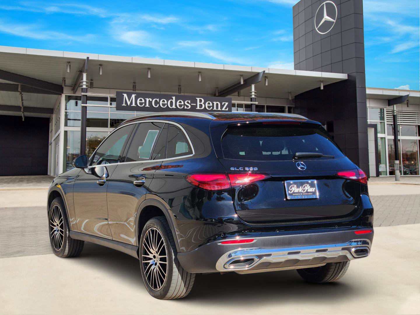 Used 2025 Mercedes-Benz GLC 300 300 image 4