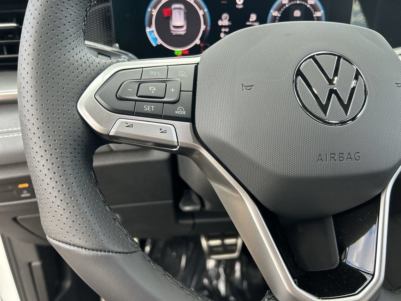 New 2026 Volkswagen Tiguan SE R-Line FWD image 20