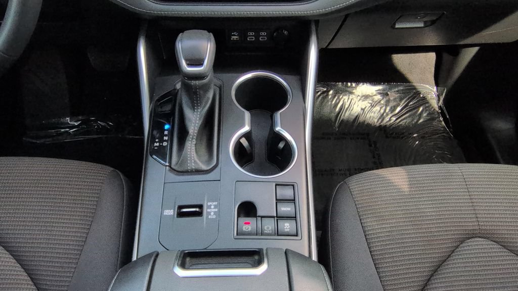 Used 2023 Toyota Highlander LE FWD image 15