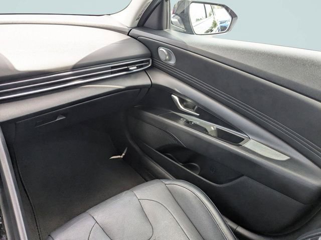 Used 2021 Hyundai Elantra Limited image 16