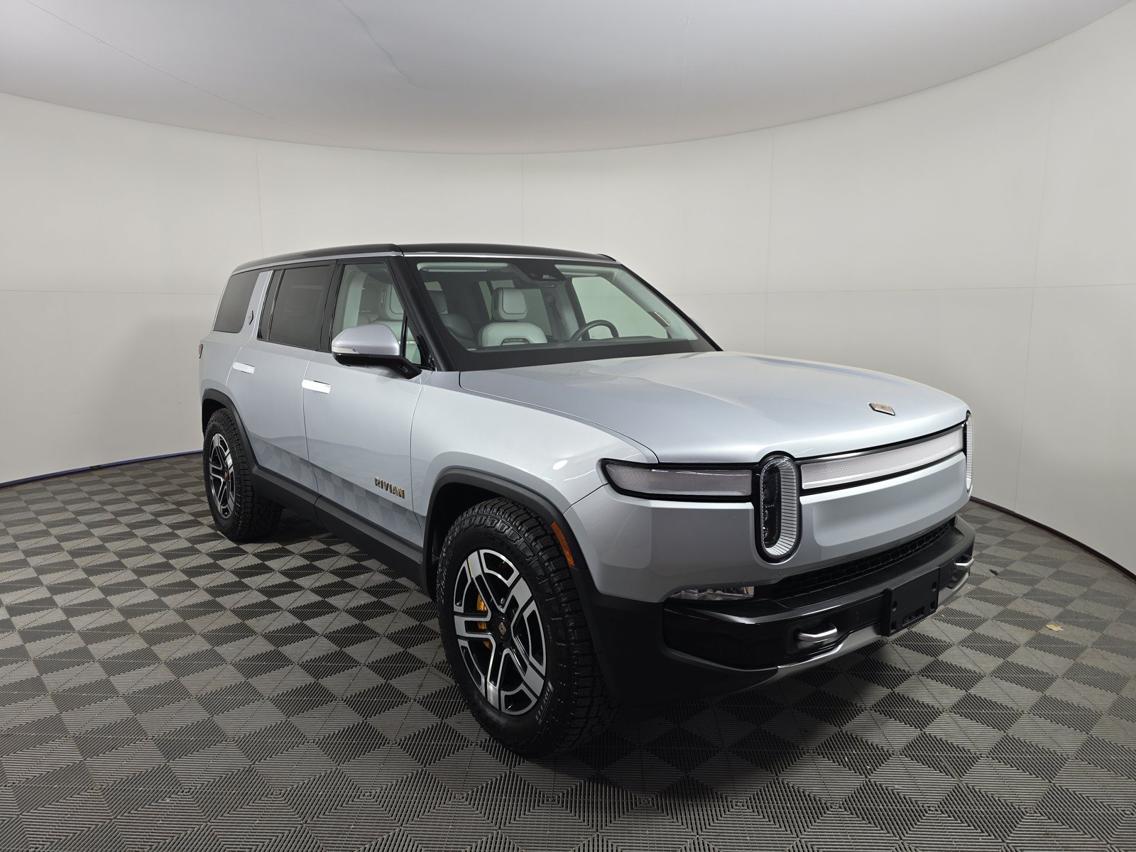 Used 2023 Rivian R1S Launch Edition AWD/4WD image 7