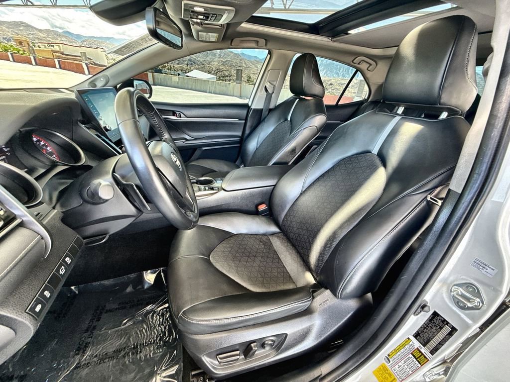 Used 2022 Toyota Camry XSE FWD image 11