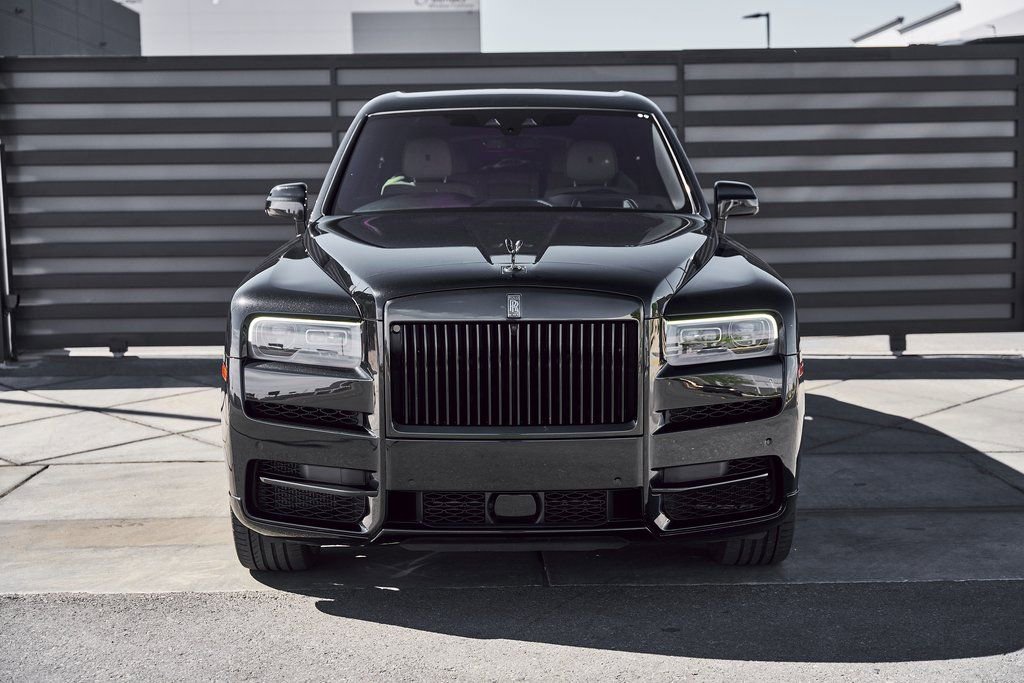 Used 2022 Rolls-Royce Cullinan Black Badge w/ Dark Exterior Package AWD/4WD image 16