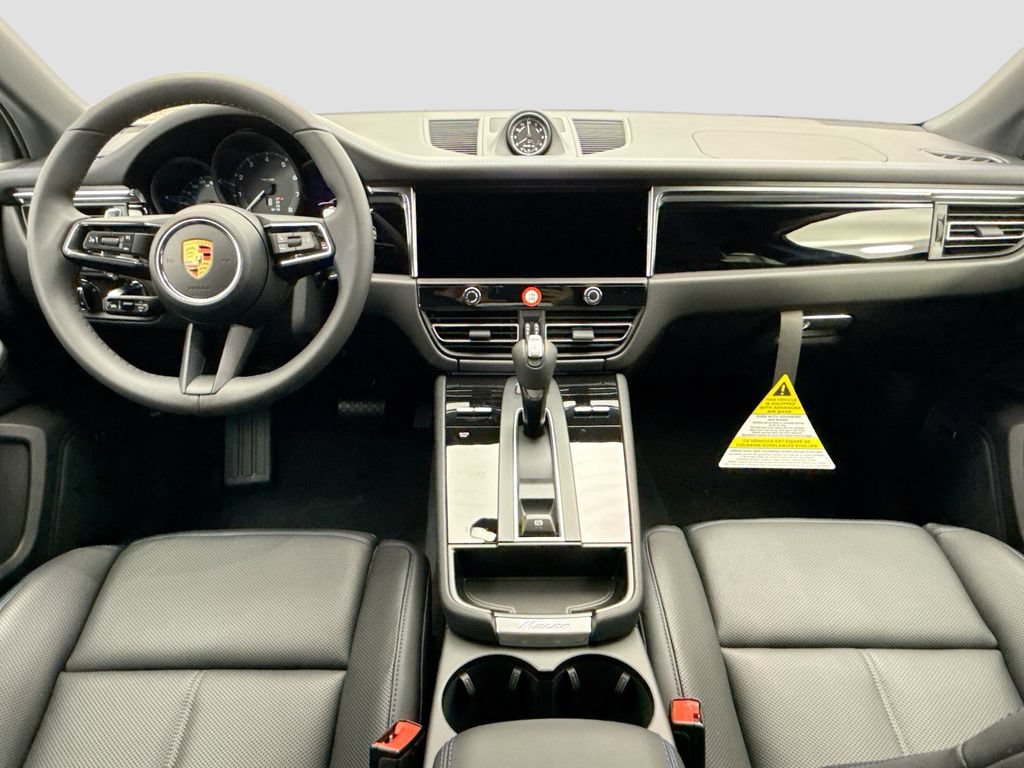 Used 2026 Porsche Macan AWD/4WD image 16