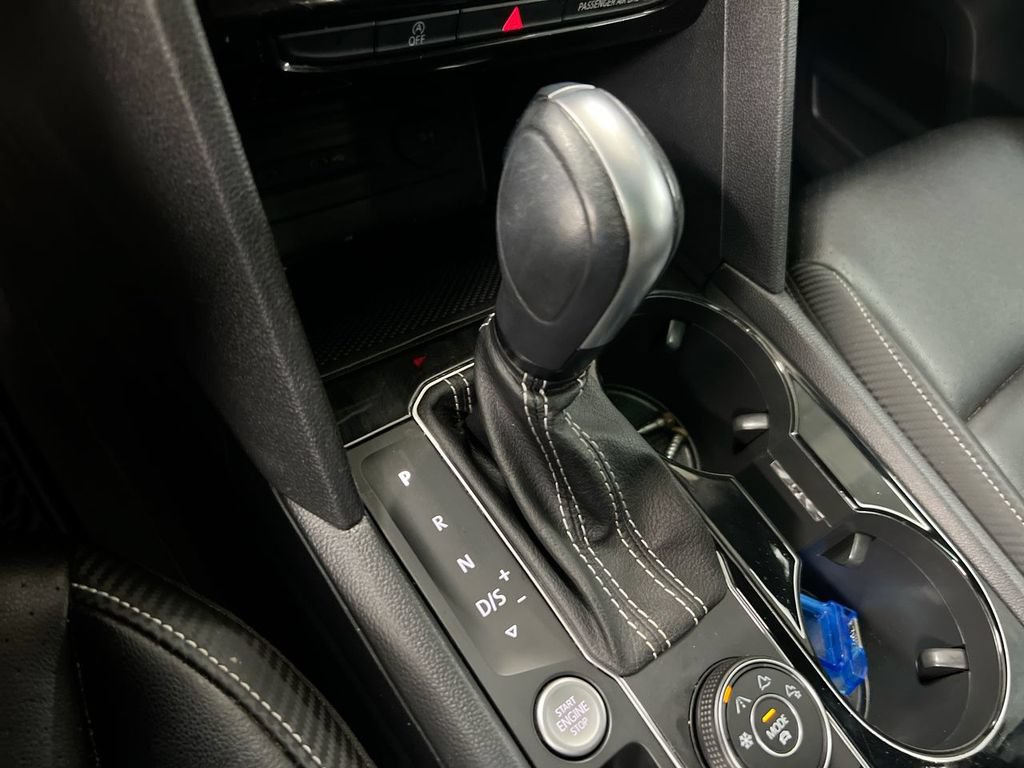 Used 2022 Volkswagen Atlas Cross Sport SEL R-Line AWD/4WD image 17