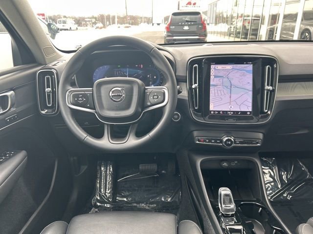 Certified 2025 Volvo XC40 B5 Plus image 18