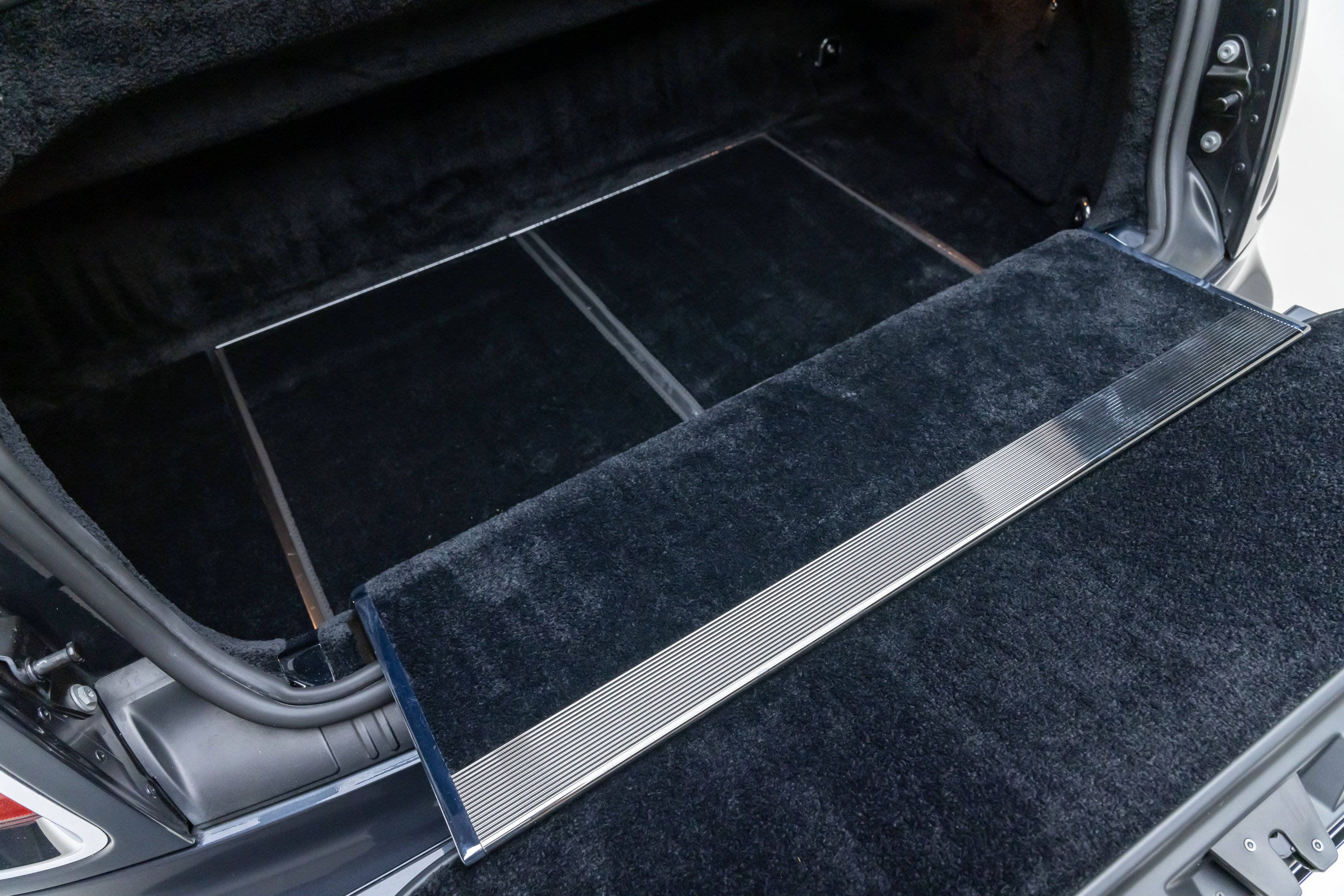 Used 2013 Rolls-Royce Phantom Drophead Coupe image 46