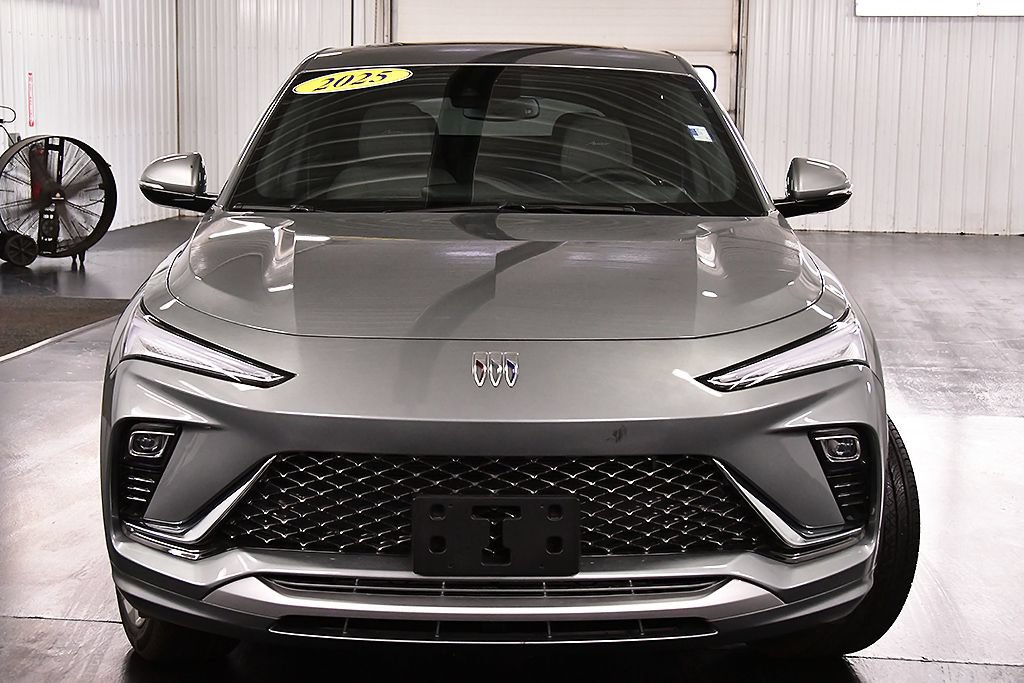 Used 2025 Buick Envista Avenir FWD image 2