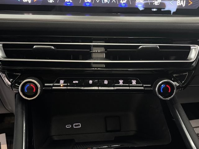 Used 2024 Chevrolet Traverse LT w/ Enhanced Driving Package AWD/4WD image 5