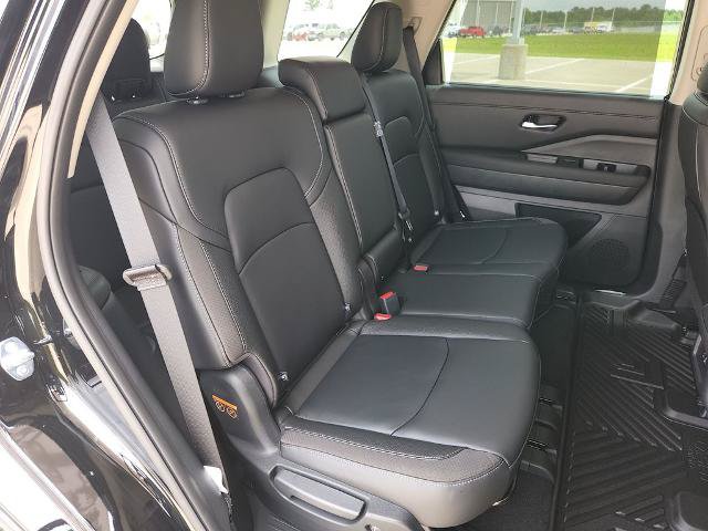 Certified 2025 Nissan Pathfinder SL AWD/4WD image 16