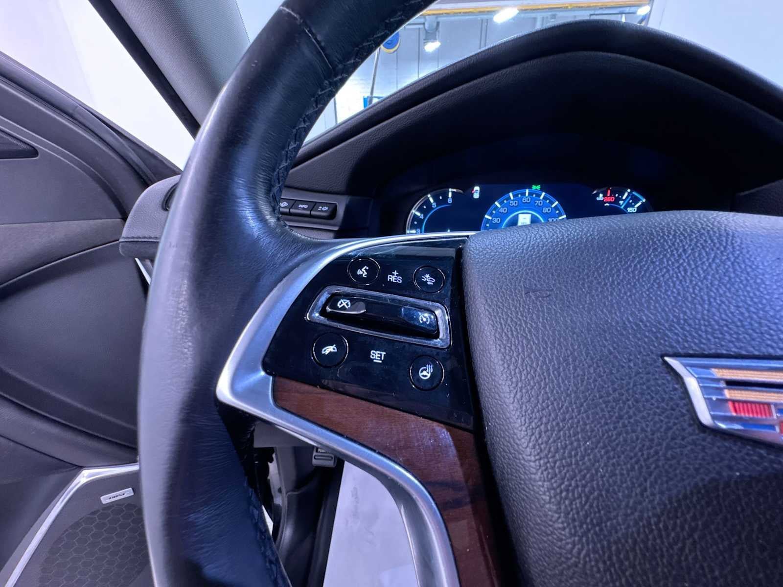Used 2018 Cadillac Escalade Luxury AWD/4WD image 19