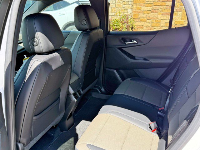 New 2027 Chevrolet Equinox LT w/ Convenience Package II FWD image 18