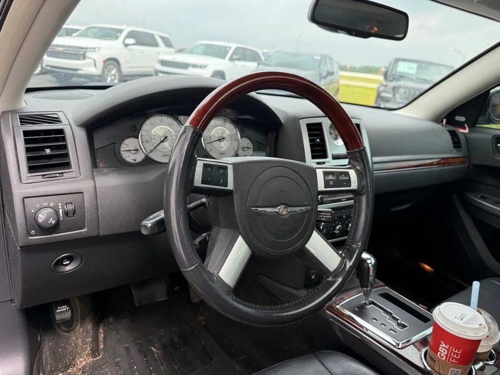 Used 2009 Chrysler 300 C w/ Luxury Group II AWD/4WD image 15