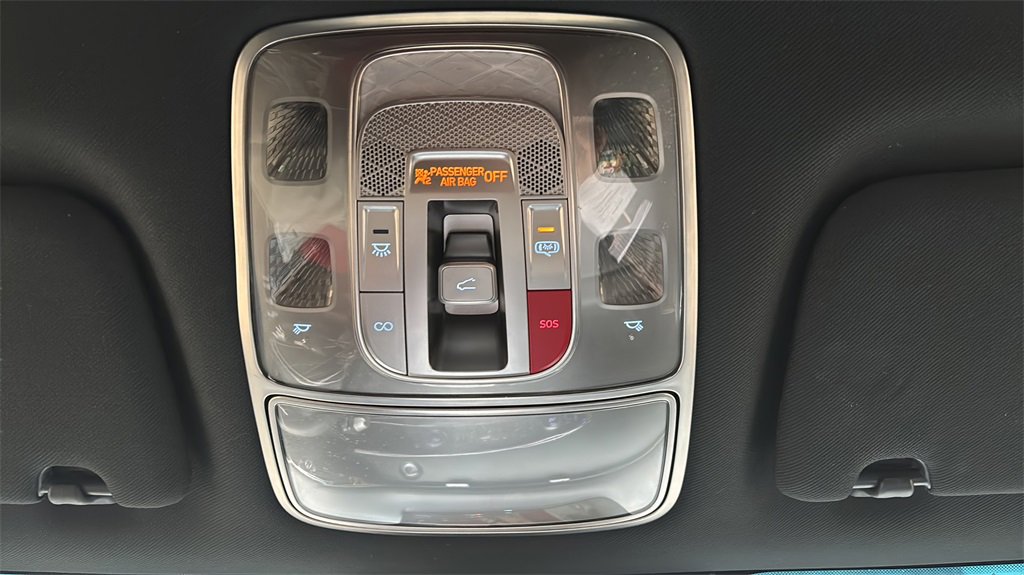 Used 2022 Genesis GV70 2.5T w/ Advanced Package image 29