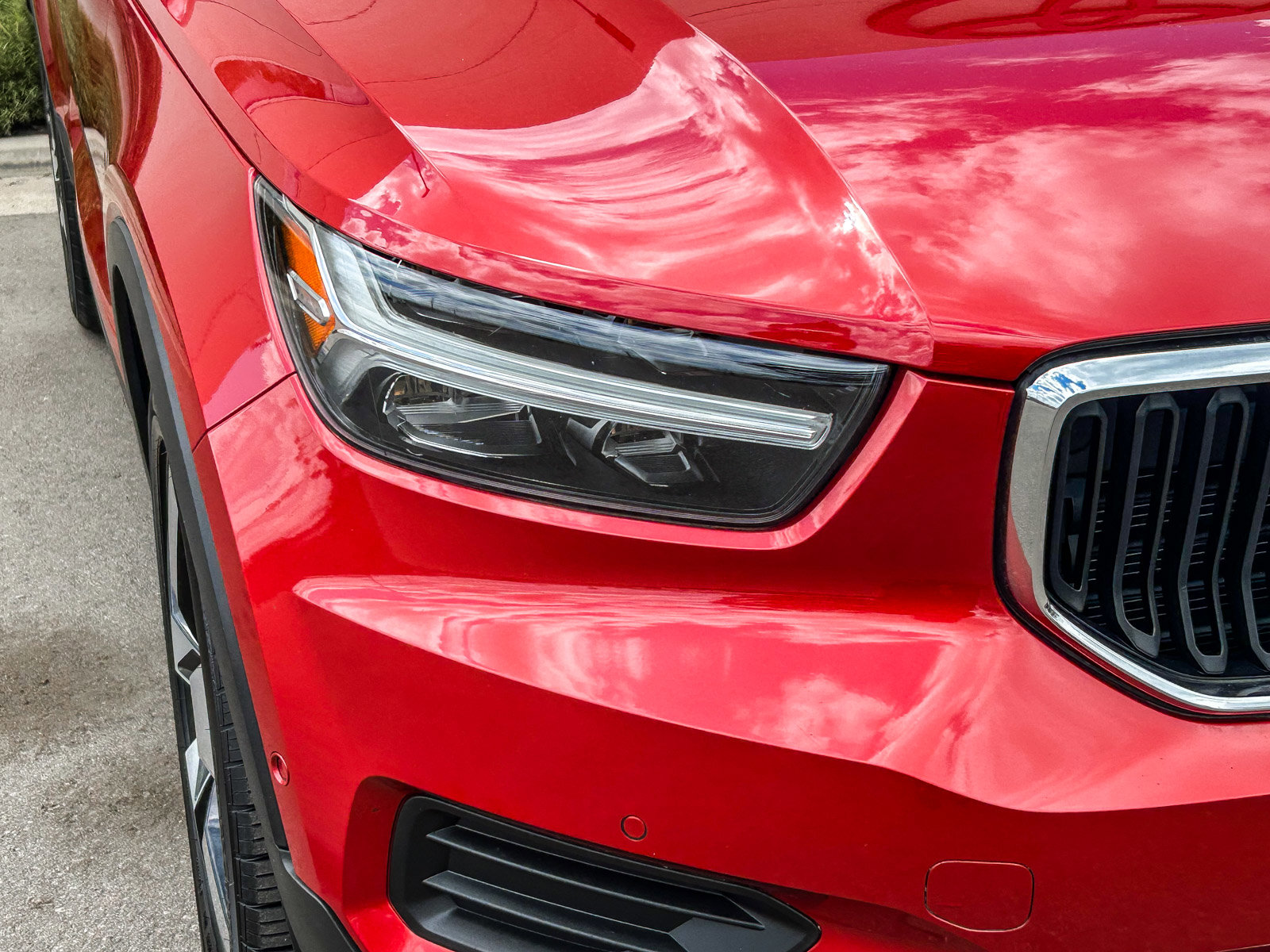 Used 2019 Volvo XC40 T4 Momentum FWD image 4