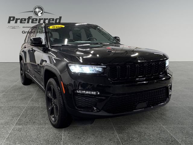 Used 2024 Jeep Grand Cherokee Limited w/ Black Appearance Package