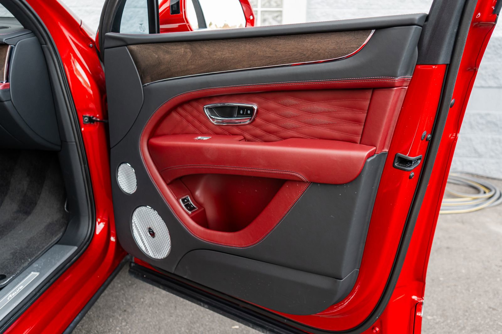 Used 2024 Bentley Bentayga Extended Wheelbase image 42