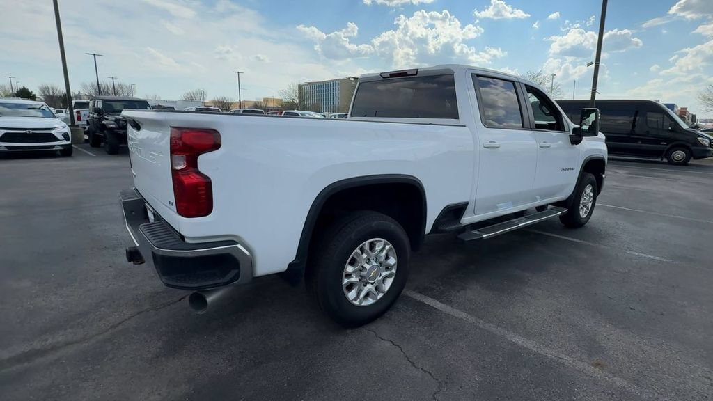 Used 2024 Chevrolet Silverado 2500 LT AWD/4WD image 8