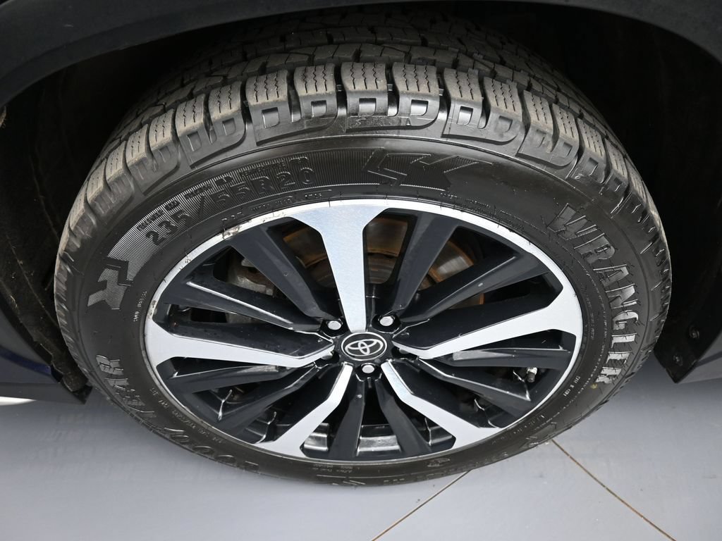 Used 2021 Toyota Highlander XSE AWD/4WD image 14