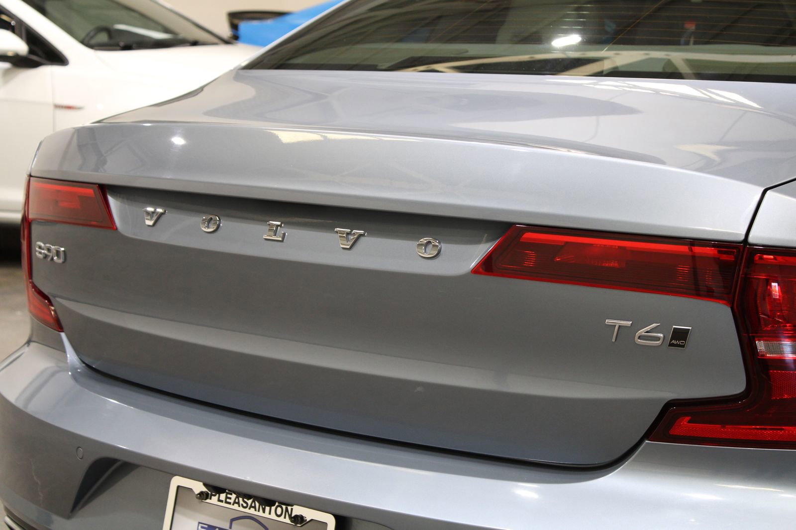 Used 2017 Volvo S90 T6 Momentum w/ Vision Package image 18