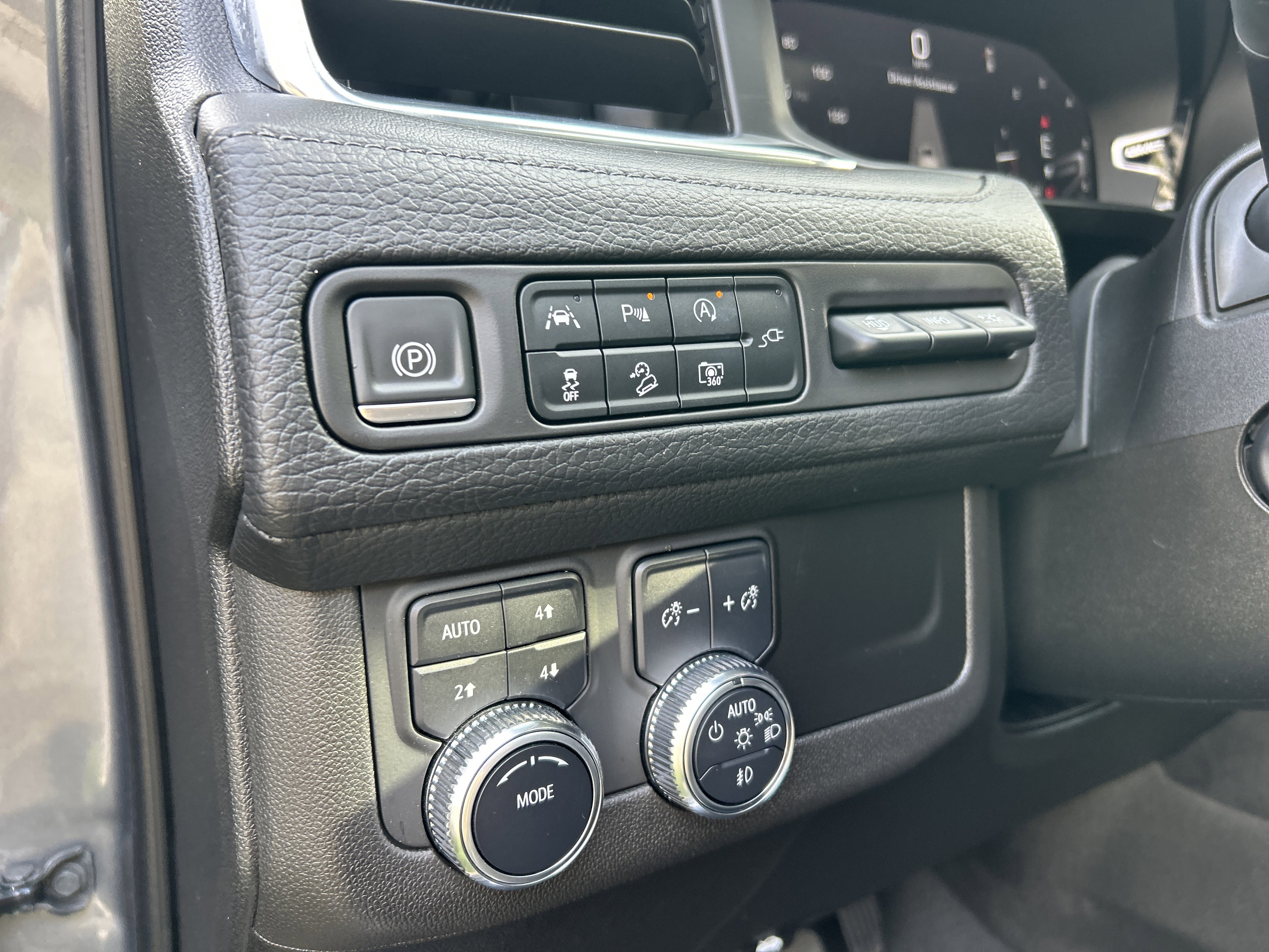 Certified 2022 GMC Yukon XL Denali image 28