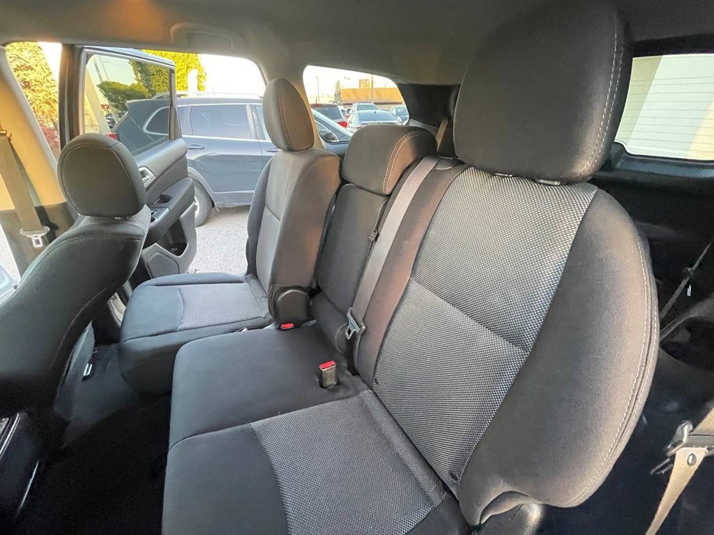 Used 2017 Nissan Pathfinder S image 12