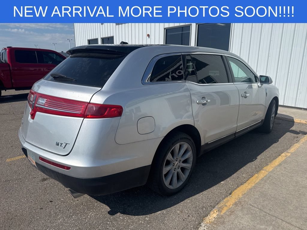 Used 2019 Lincoln MKT AWD image 6