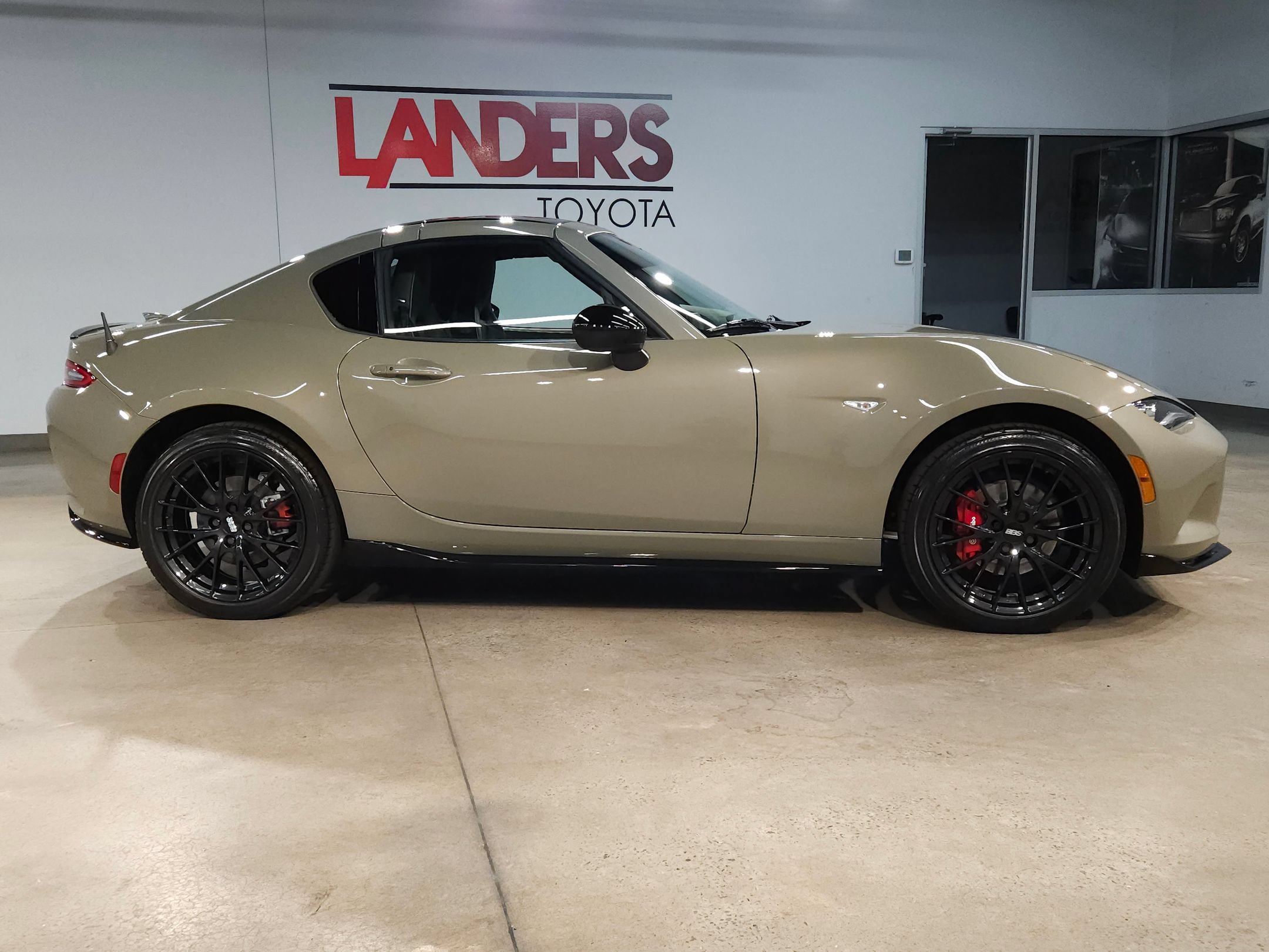 Used 2024 MAZDA MX-5 Miata RF Club RWD image 8