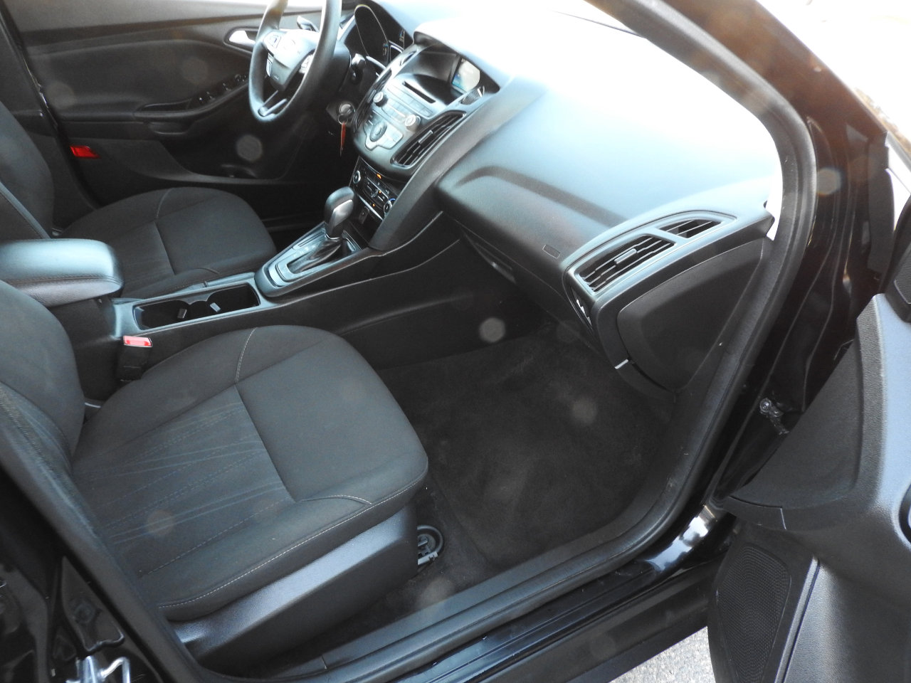 Used 2017 Ford Focus SE image 8