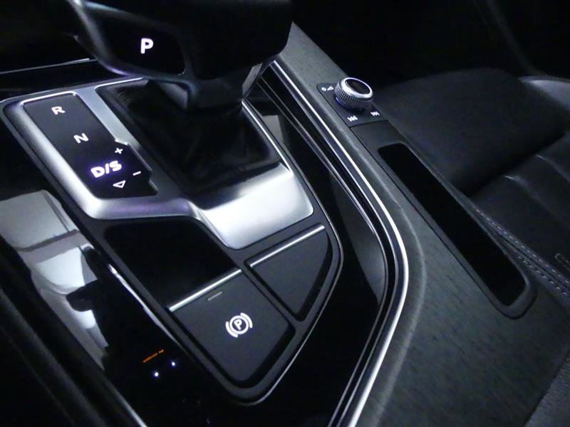 Used 2022 Audi A4 2.0T Premium w/ Convenience Package image 14
