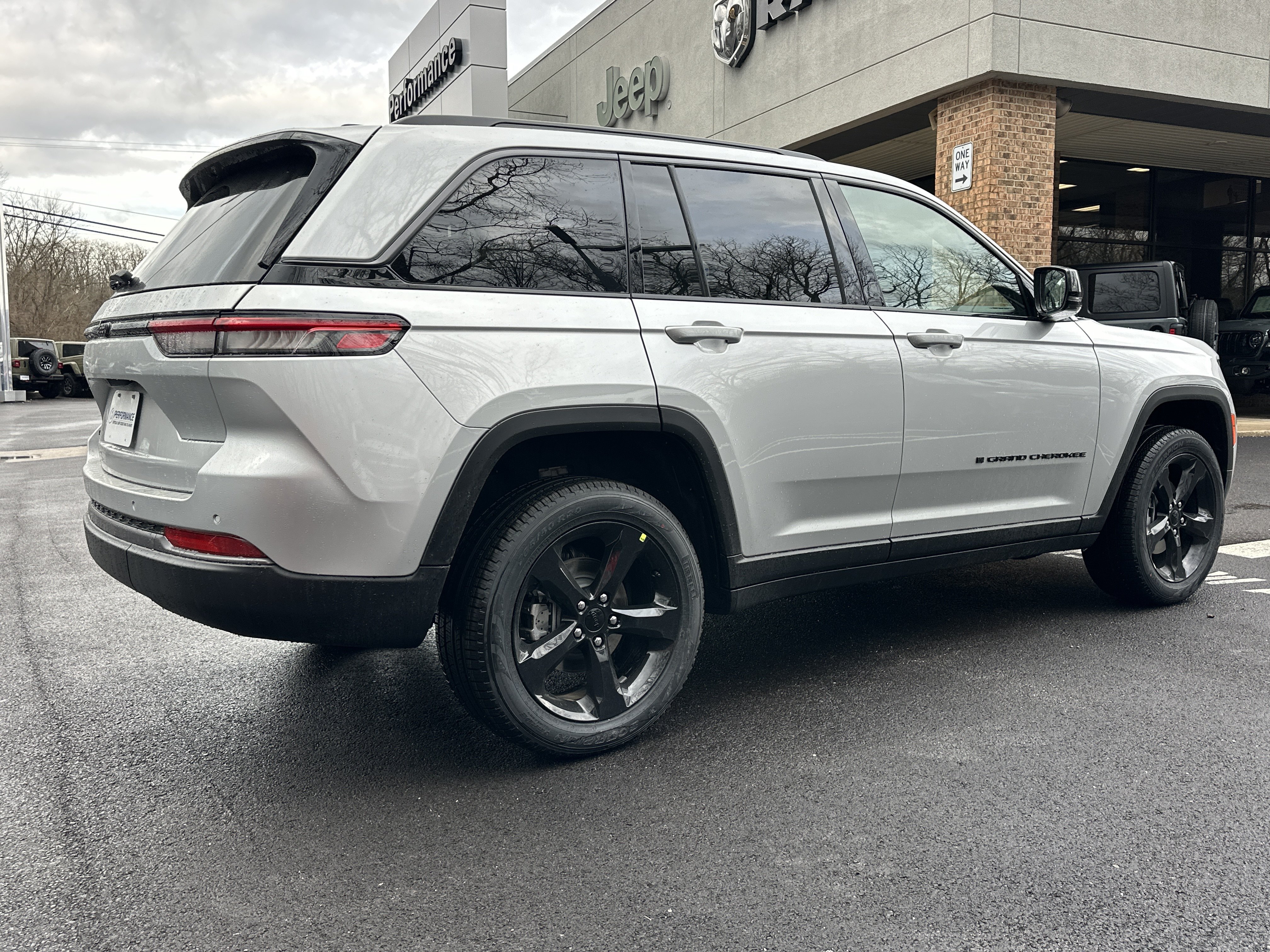 New 2026 Jeep Grand Cherokee Limited w/ Limited Altitude Package AWD/4WD image 18