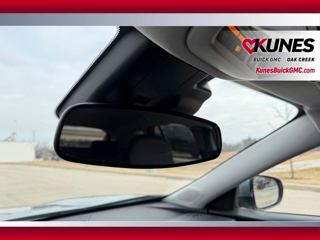 Used 2025 Chevrolet Trax LT FWD image 23