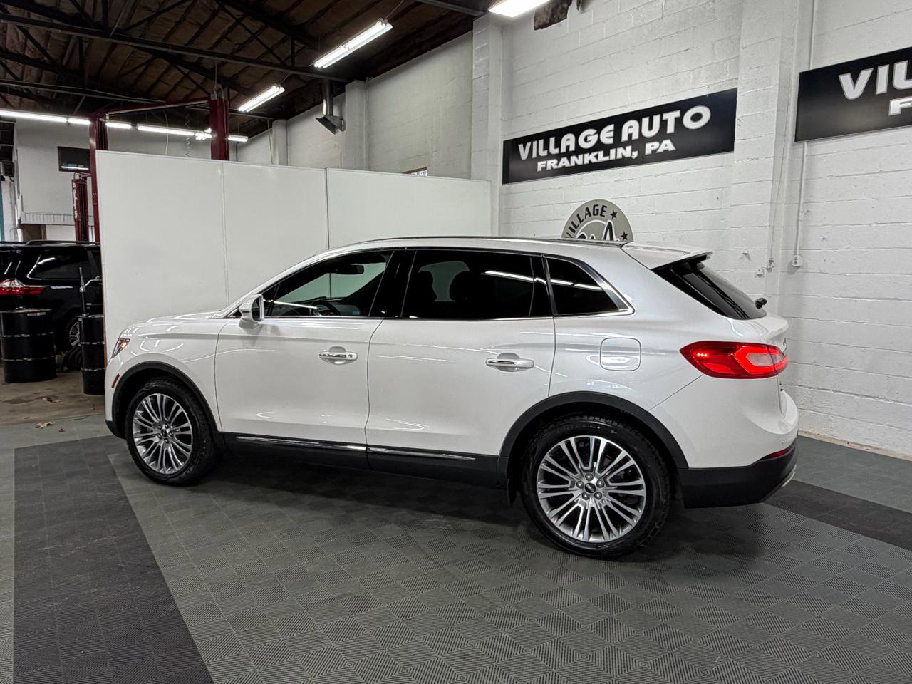 Used 2017 Lincoln MKX Reserve w/ Lincoln MKX Climate Package image 8