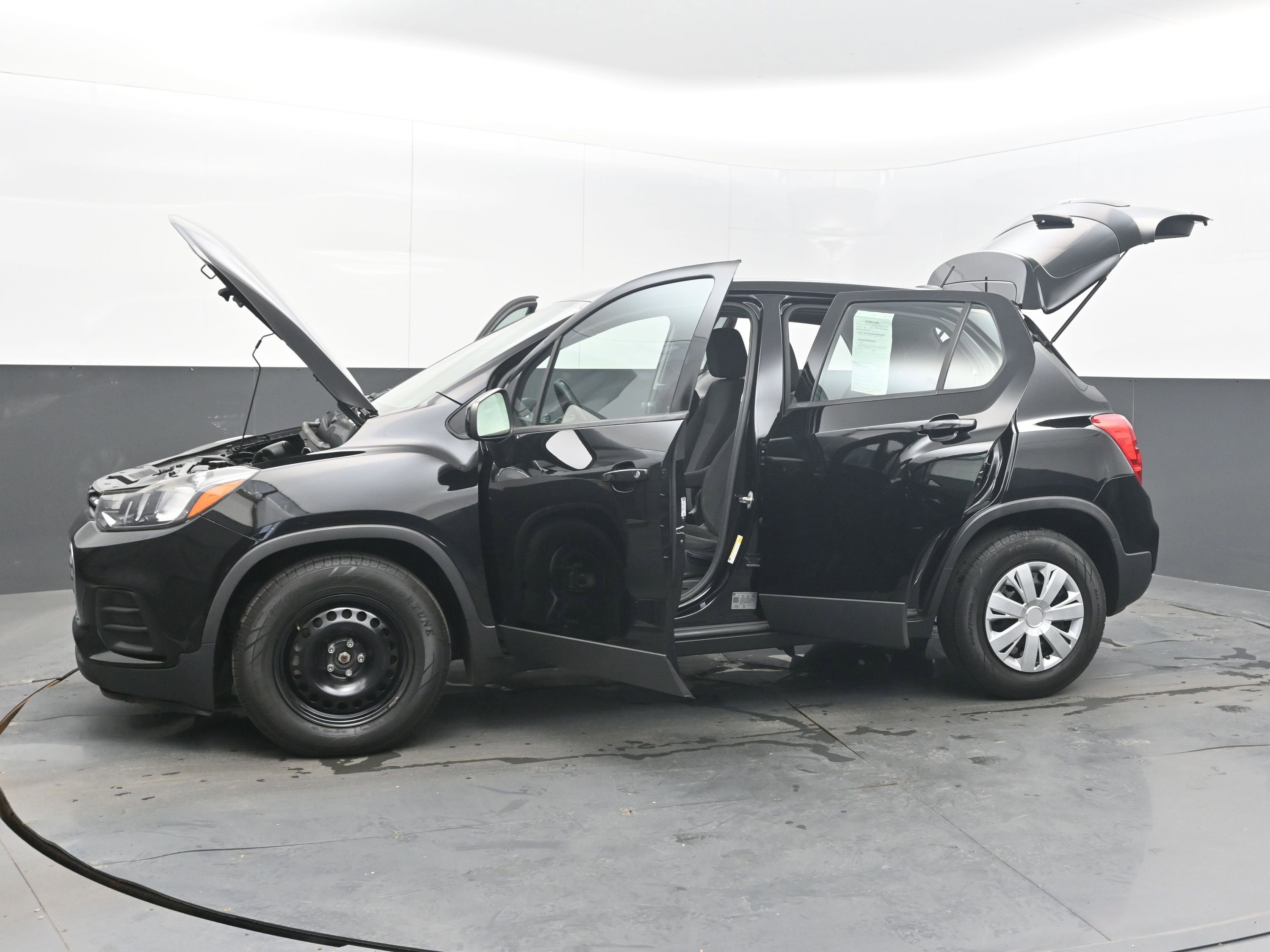 Used 2018 Chevrolet Trax LS image 37