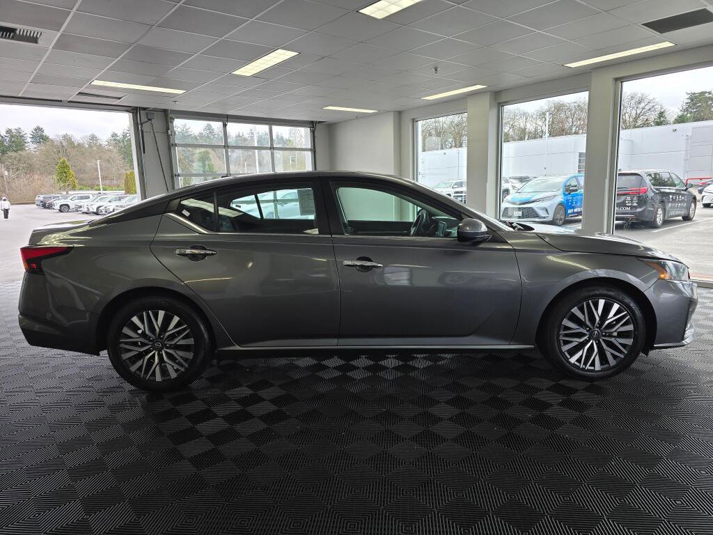 Used 2023 Nissan Altima 2.5 SV image 3