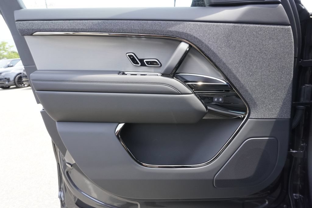 New 2026 Land Rover Range Rover Sport Dynamic SE AWD/4WD image 17